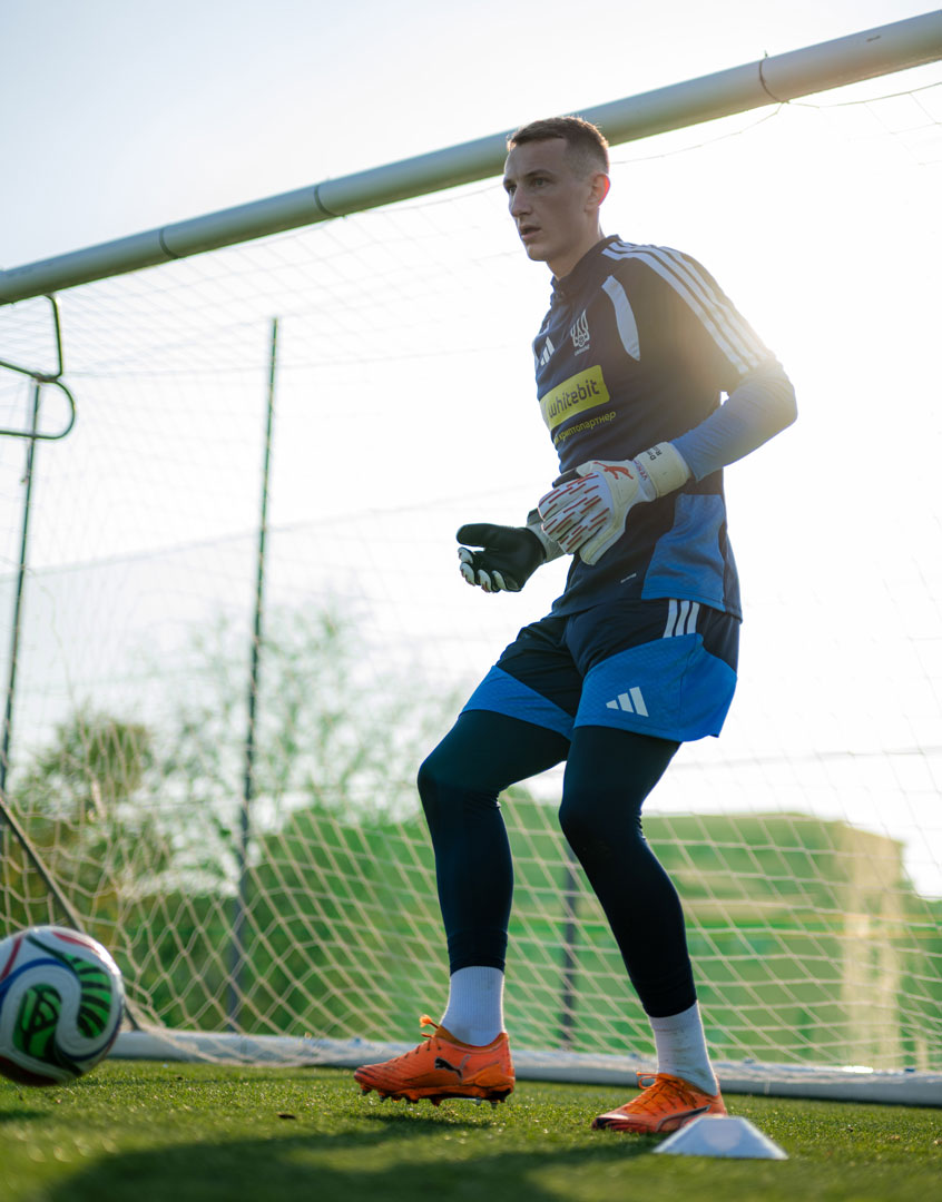 Guantes de portero Brave GK Venom D.R.: ajuste ceñido y contacto estable con el balón - Tienda online oficial de Brave GK