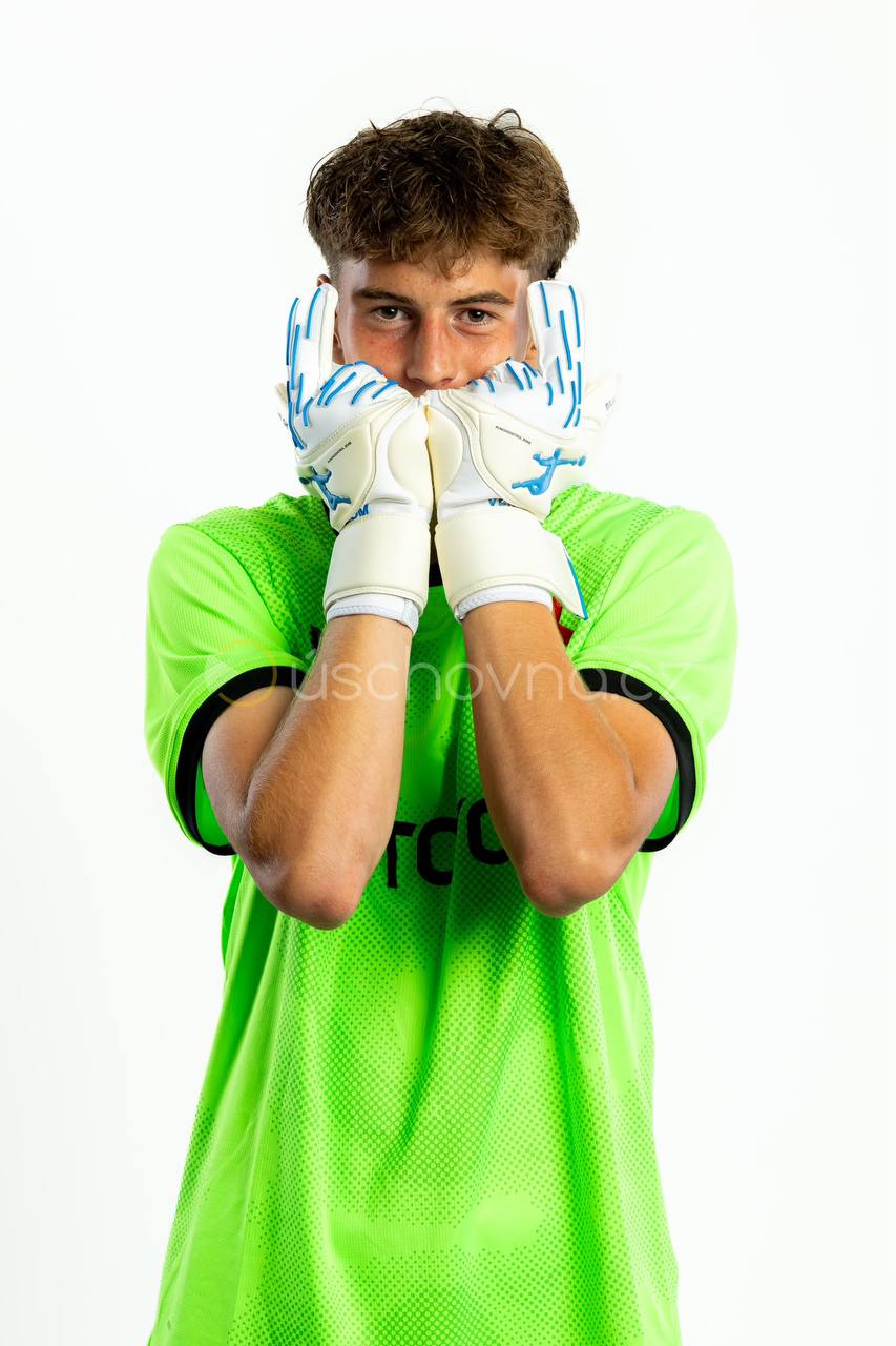 Jakub Beneš: Brave GK Venom NWB para un ajuste ceñido y una sujeción estable - Tienda online oficial Brave GK