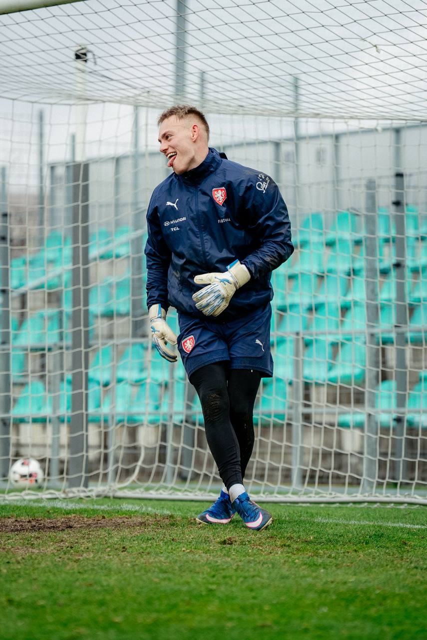 Adam Dvořák en la concentración actual con los guantes Brave GK Venom NWB - Tienda online oficial de Brave GK