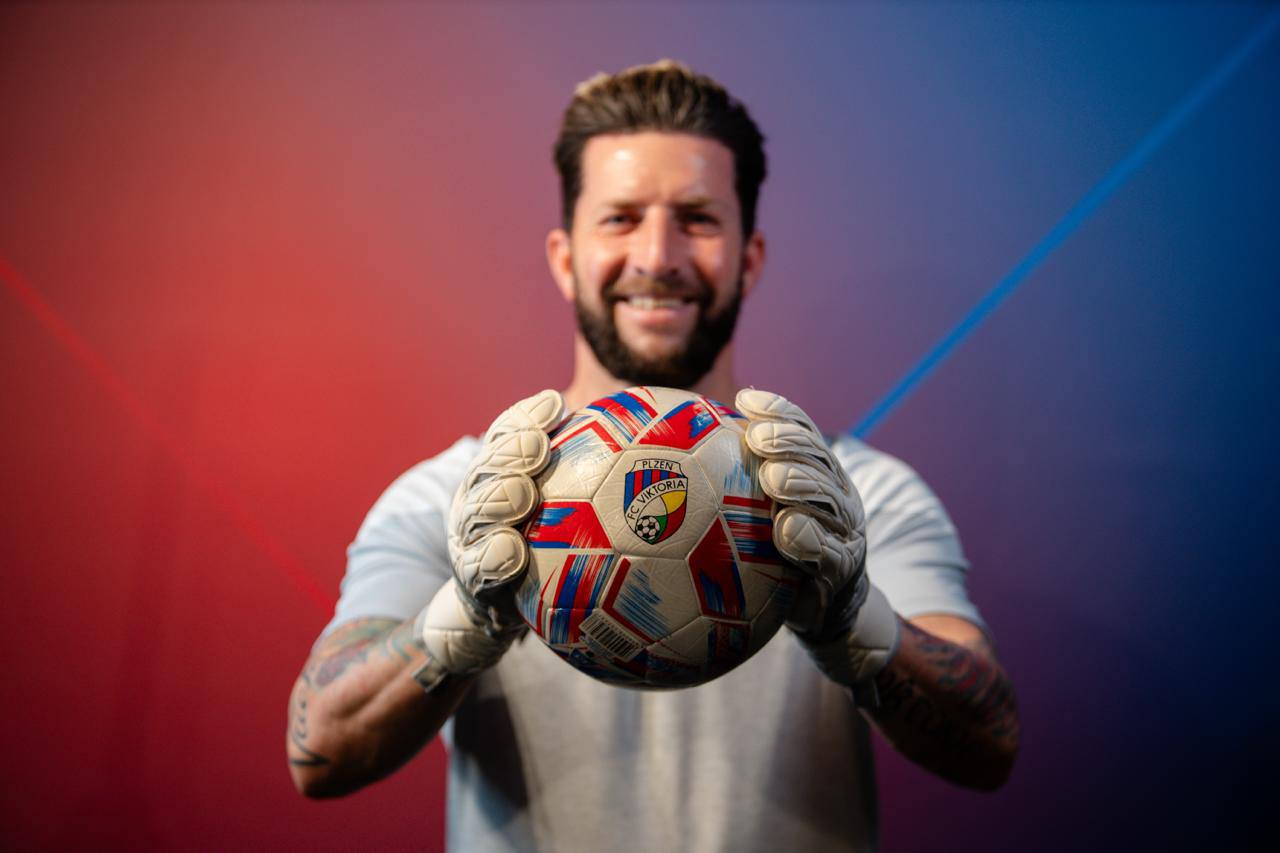 El entrenador de porteros Václav Winter elige los guantes Brave GK Air - Tienda oficial online de Brave GK