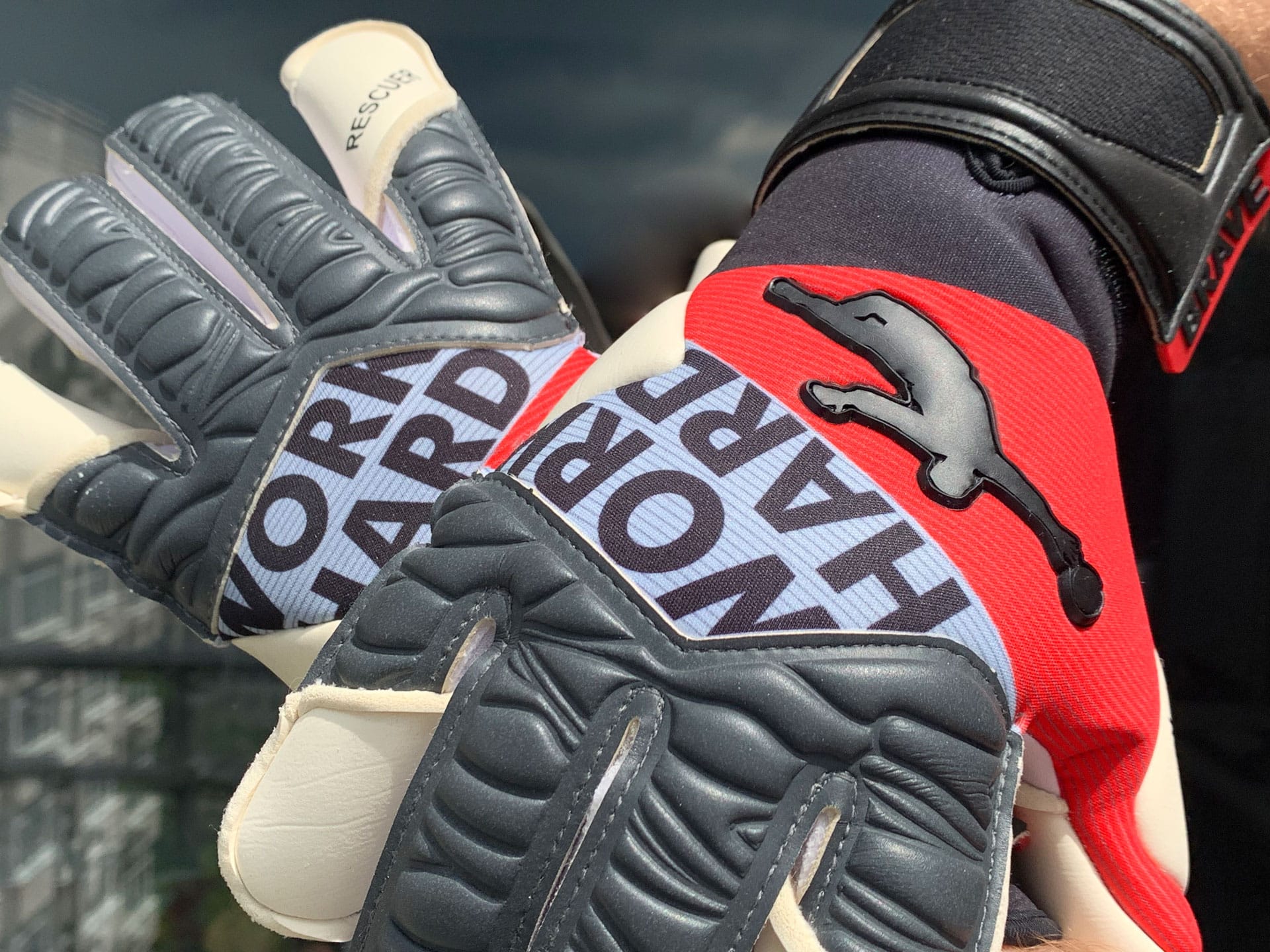 Creación de guantes de portero Brave GK