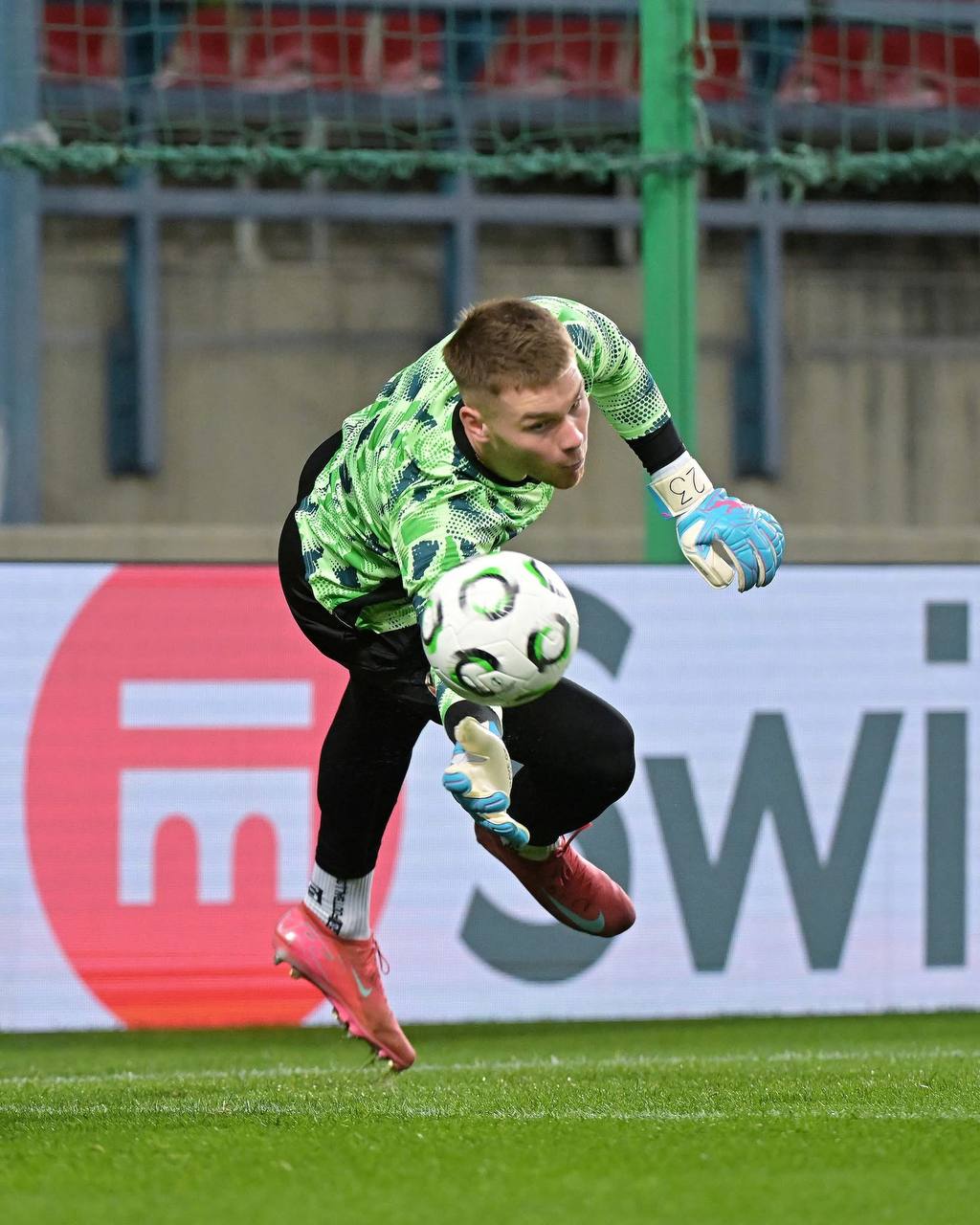 Kirill Fesyun elige los guantes Brave GK Diamond Pink – Tienda oficial en línea de Brave GK