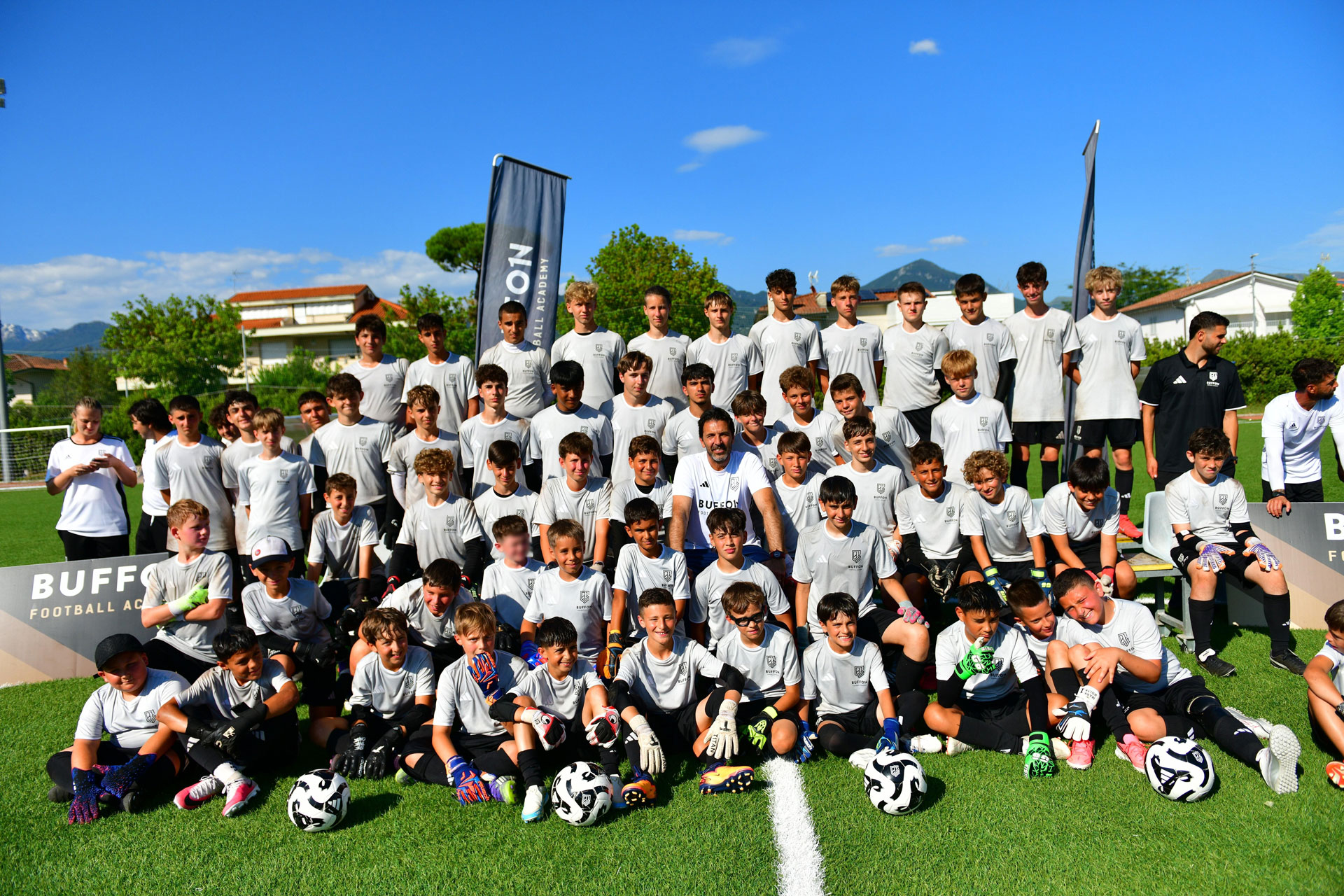 Mark Holyk con Brave GK Skill 2.0 en el campamento de la academia de Buffon en Italia - Tienda online oficial de Brave GK