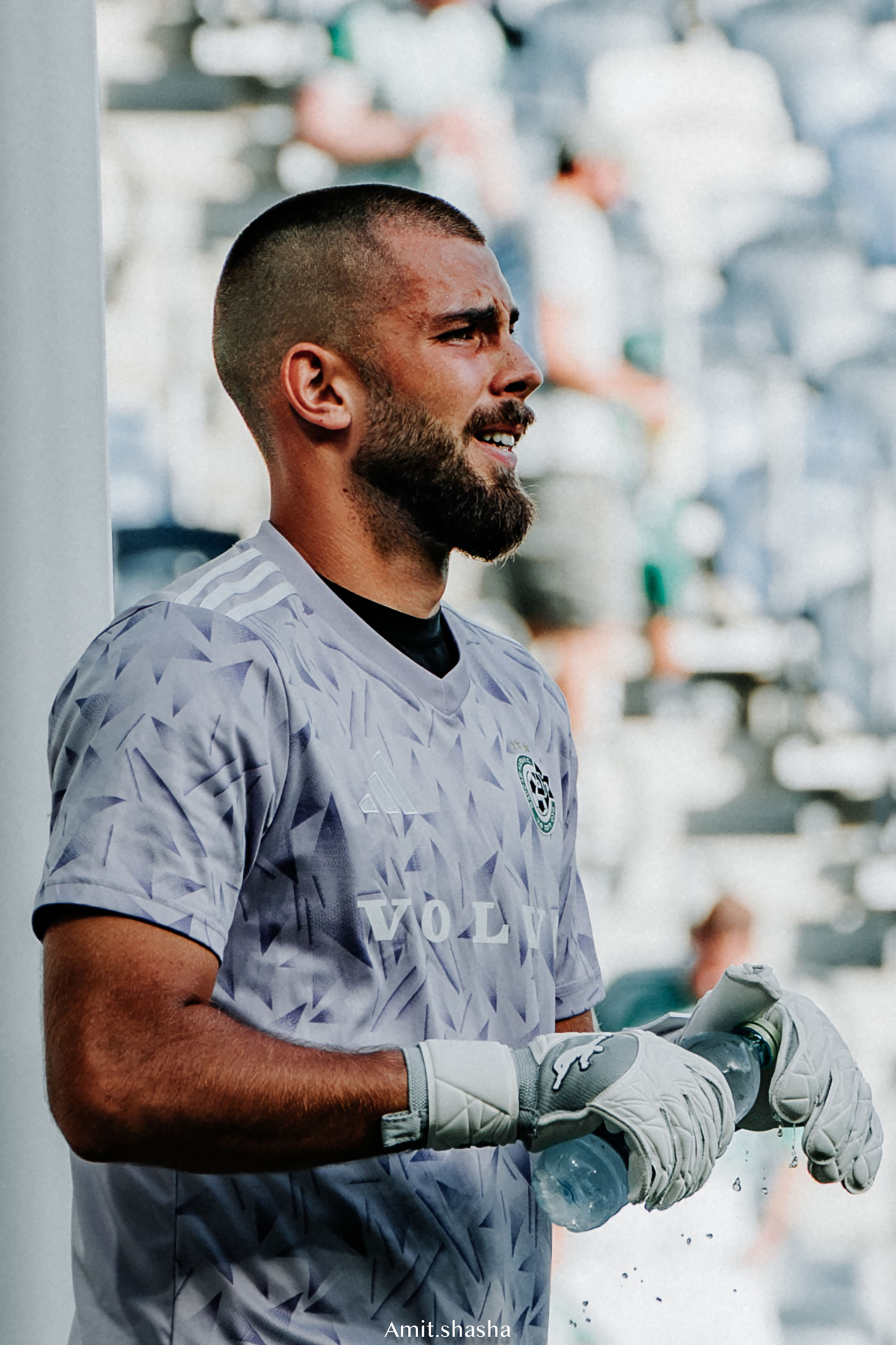 Modelo de guantes Brave GK Air que utiliza Heorhii Yermakov