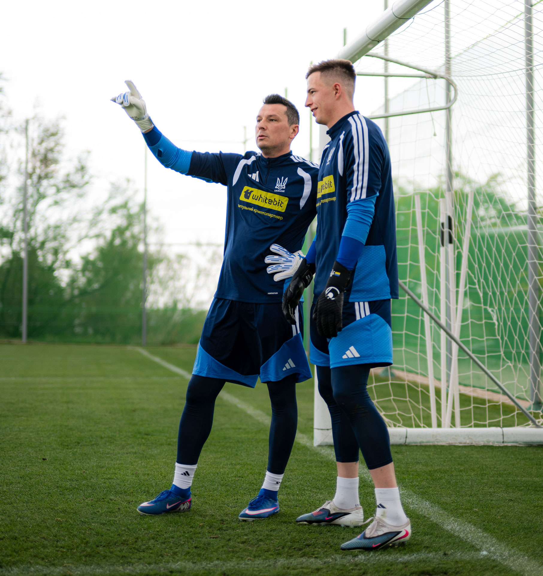 Rustam Khudzhamov con guantes Brave GK Venom NWB - Tienda online oficial de Brave GK