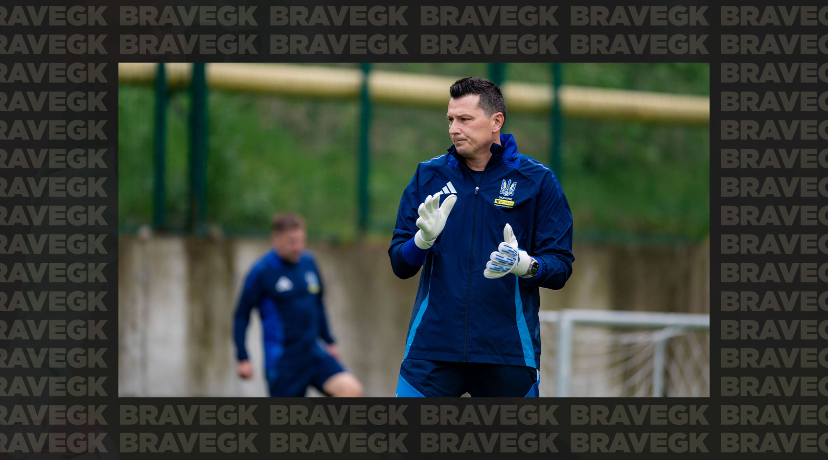 Rustam Khudzhamov trabaja con los porteros de la selección de Ucrania con guantes Brave GK-Блог Brave GK