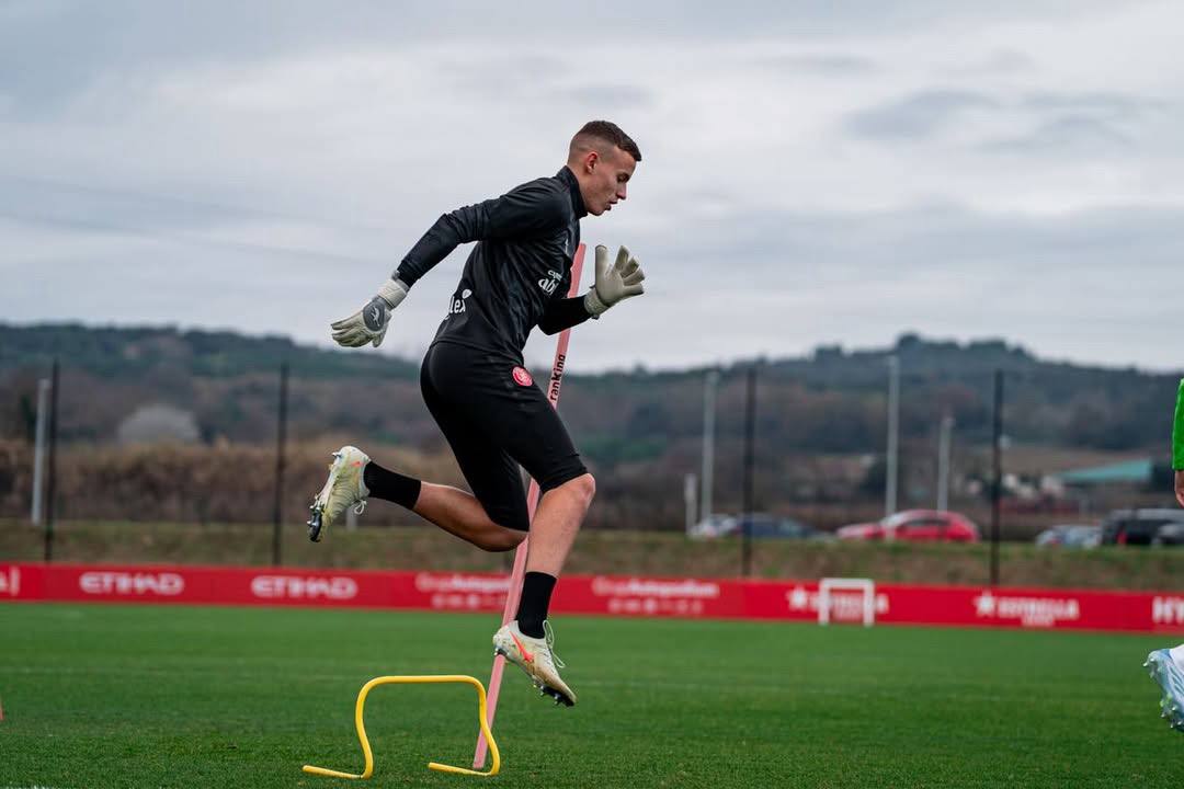 Vladyslav Krapyvcov volvió a entrenar con guantes Brave GK Air - Tienda oficial online Brave GK